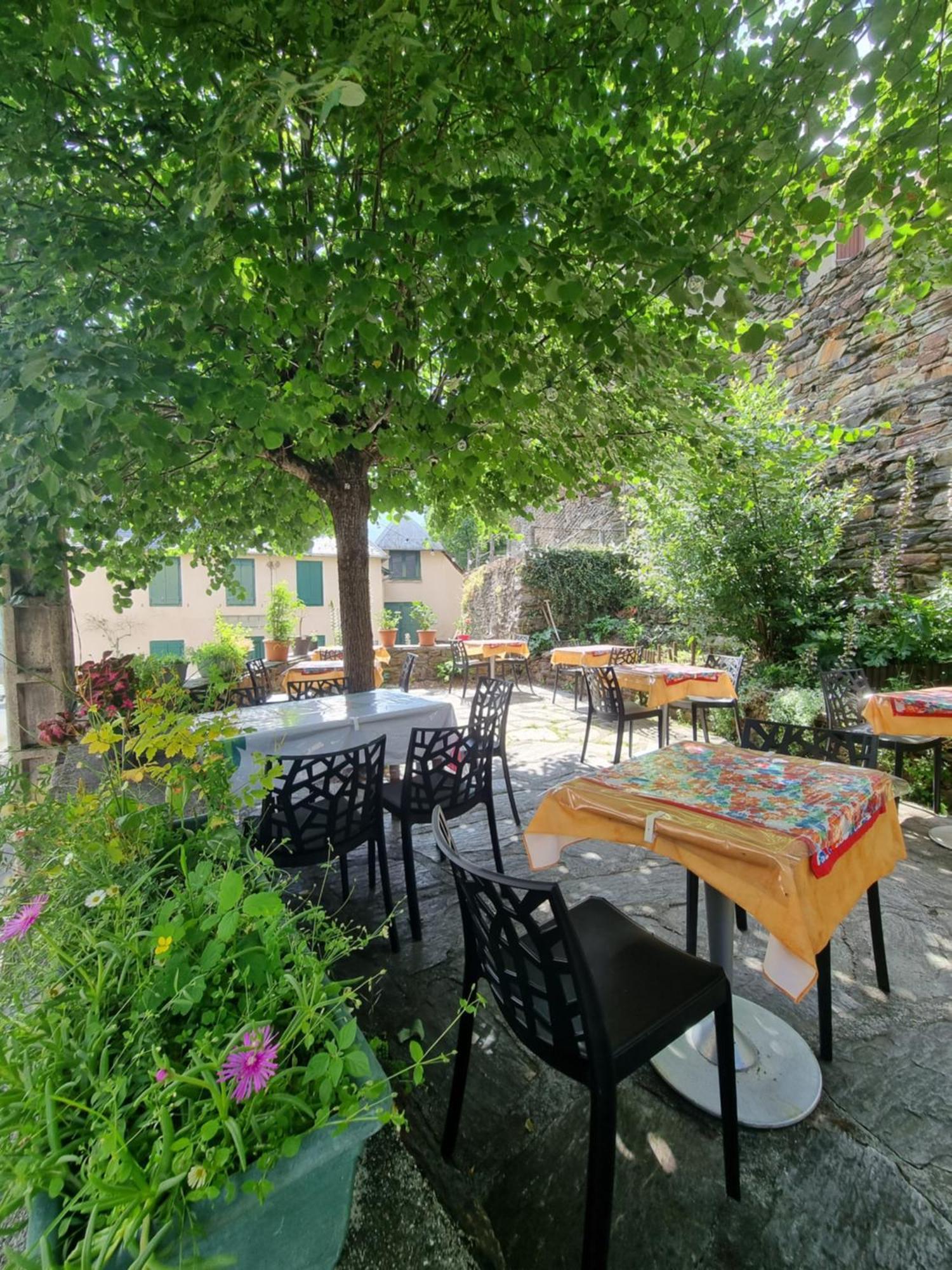 Du Crabere Inn Melles