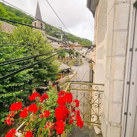 Auberge Du Crabere Melles Exterior photo