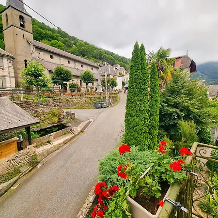 Auberge Du Crabere Melles Exterior photo
