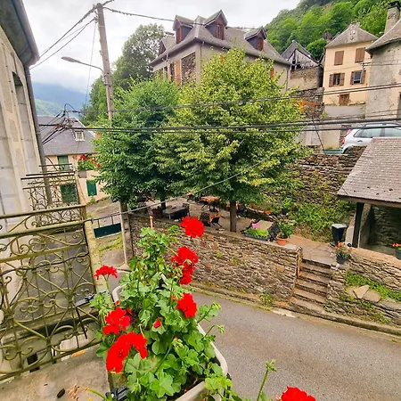 Auberge Du Crabere Melles Exterior photo
